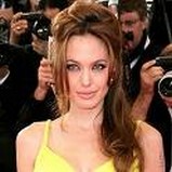 Foto Honderden kleine naalden houden Angelina Jolie jong